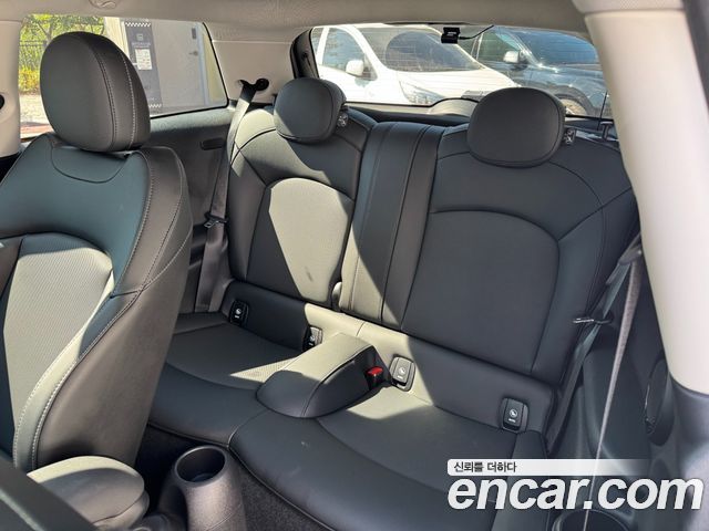Mini Cooper 2022 — photo 10