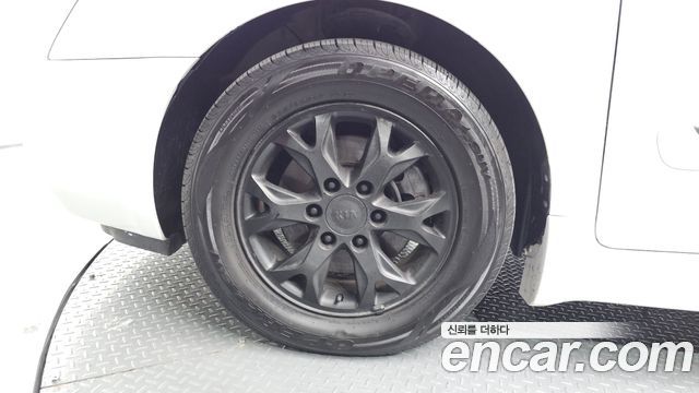 Kia Canival 2013 — photo 25