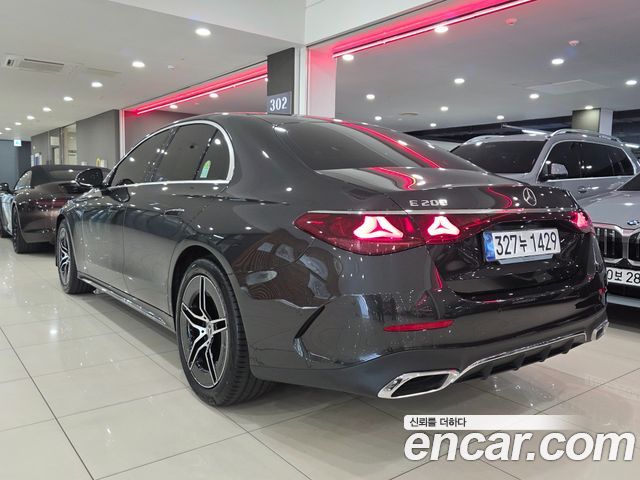 Mercedes-Benz E-Class 2026 — photo 2
