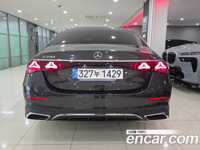 Mercedes-Benz E-Class 2026 — photo 4