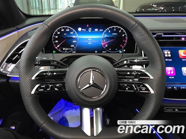 Mercedes-Benz E-Class 2026 — photo 9