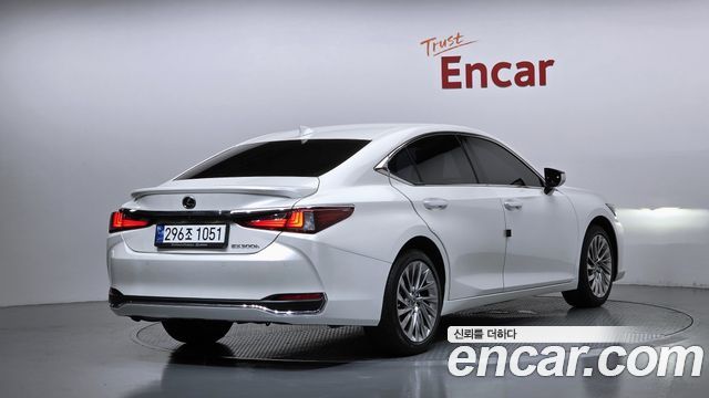 Lexus ES 2023 — photo 2