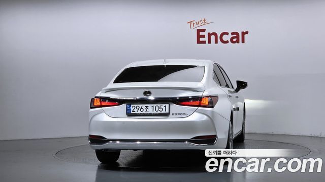 Lexus ES 2023 — photo 4