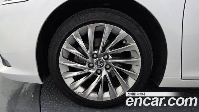 Lexus ES 2023 — photo 5