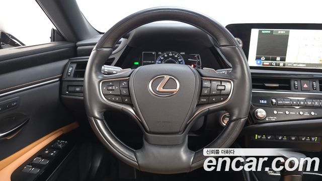 Lexus ES 2023 — photo 13