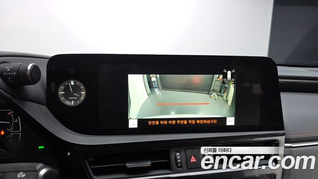 Lexus ES 2023 — photo 15