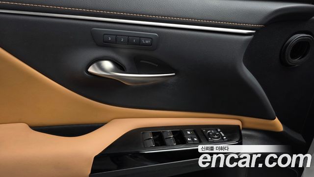 Lexus ES 2023 — photo 19