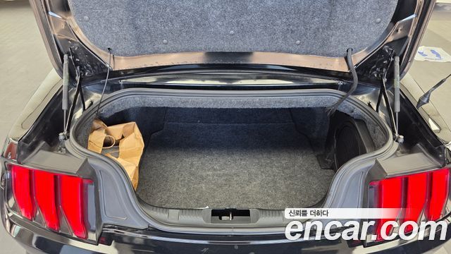 Ford Mustang 2019 — photo 20