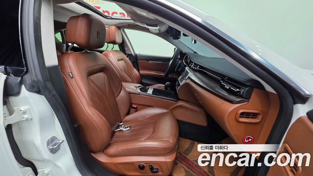 Maserati Quattroporte 2016 — photo 10