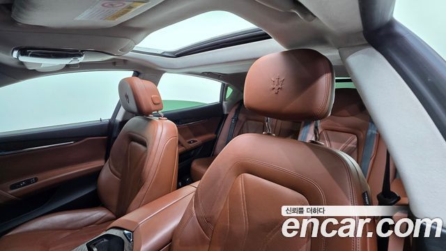 Maserati Quattroporte 2016 — photo 11