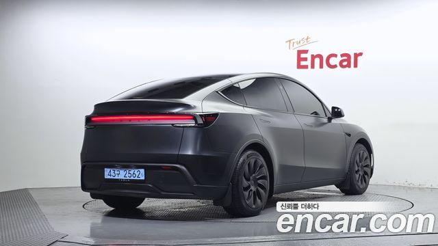Tesla Model Y 2025 — photo 2