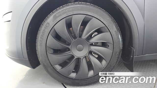 Tesla Model Y 2025 — photo 5
