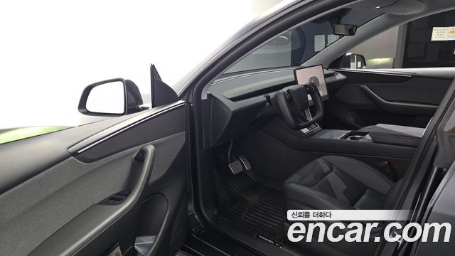 Tesla Model Y 2025 — photo 10