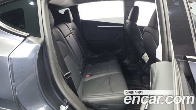 Tesla Model Y 2025 — photo 11