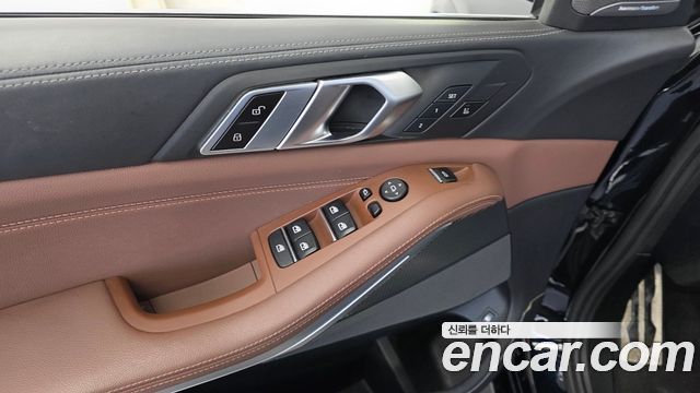 BMW X5 2021 — photo 28