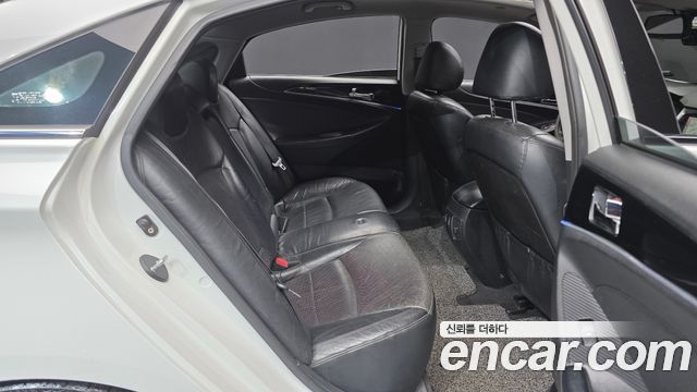 Hyundai Sonata 2010 — photo 12