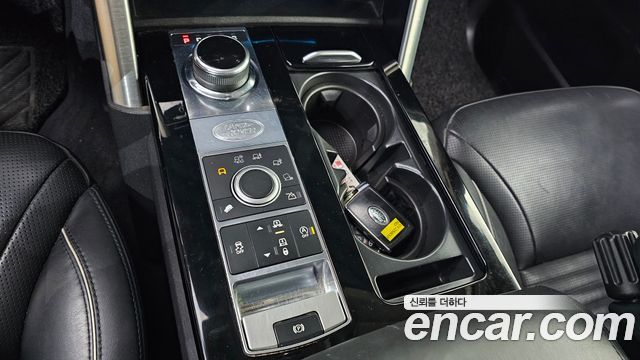 Land Rover Discovery 2019 — photo 12