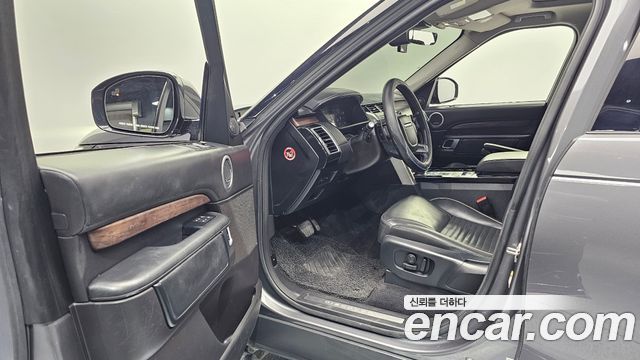Land Rover Discovery 2019 — photo 13