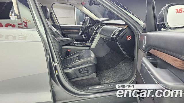 Land Rover Discovery 2019 — photo 17