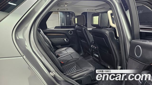 Land Rover Discovery 2019 — photo 18