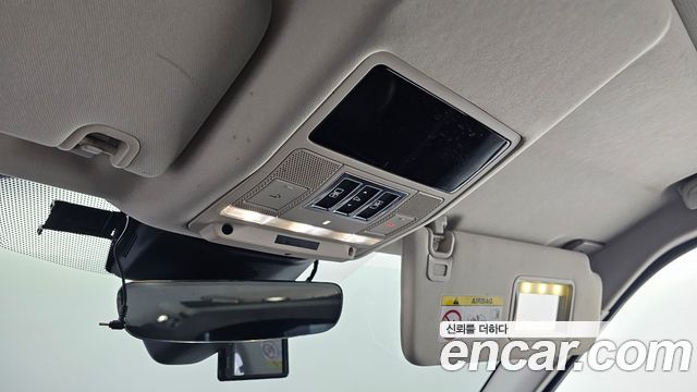 Land Rover Discovery 2019 — photo 23