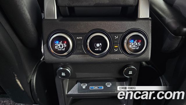 Land Rover Discovery 2019 — photo 25
