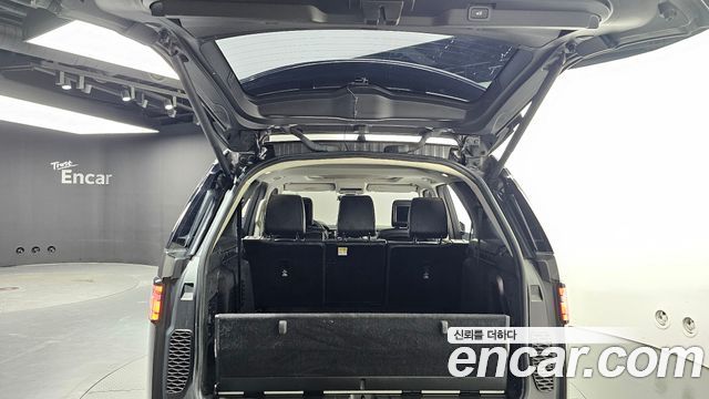 Land Rover Discovery 2019 — photo 26