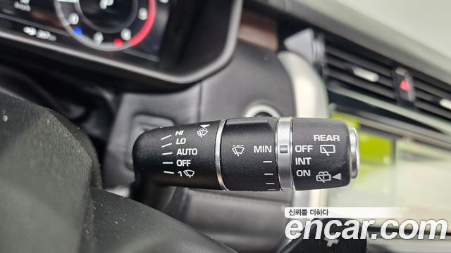Land Rover Discovery 2019 — photo 28