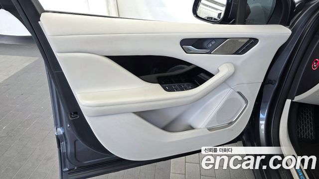 Jaguar I-PACE 2019 — photo 14