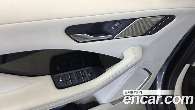 Jaguar I-PACE 2019 — photo 28