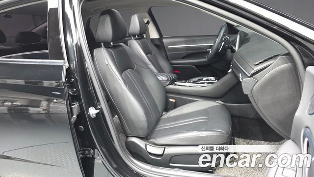 Hyundai Sonata 2022 — photo 17