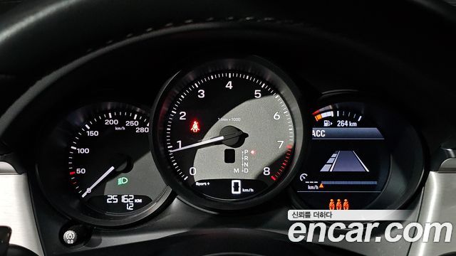 Porsche Macan 2022 — photo 11