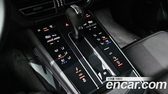 Porsche Macan 2022 — photo 12