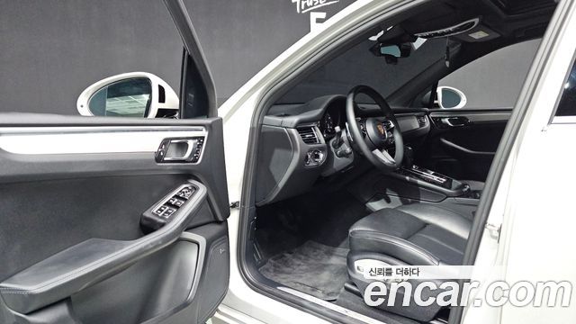 Porsche Macan 2022 — photo 13