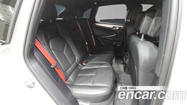 Porsche Macan 2022 — photo 17