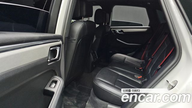 Porsche Macan 2022 — photo 18