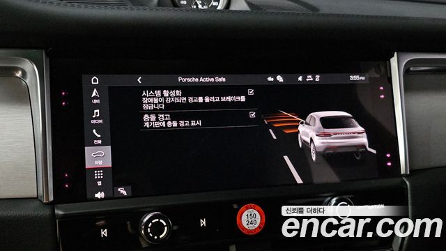 Porsche Macan 2022 — photo 22