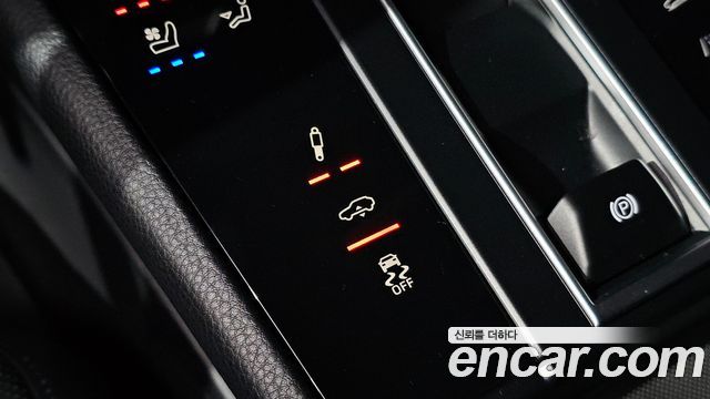 Porsche Macan 2022 — photo 23