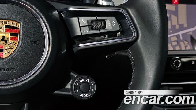 Porsche Macan 2022 — photo 26