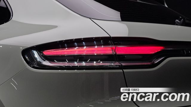 Porsche Macan 2022 — photo 9
