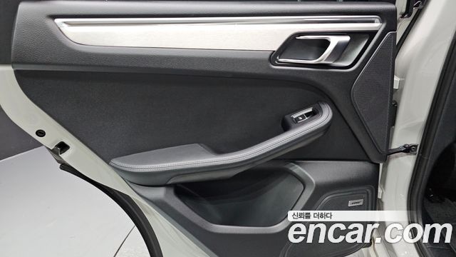 Porsche Macan 2022 — photo 15