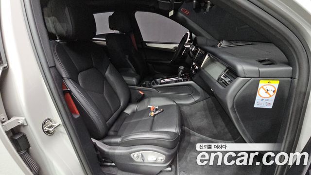 Porsche Macan 2022 — photo 16