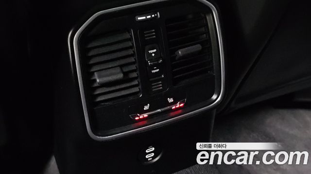 Porsche Macan 2022 — photo 27