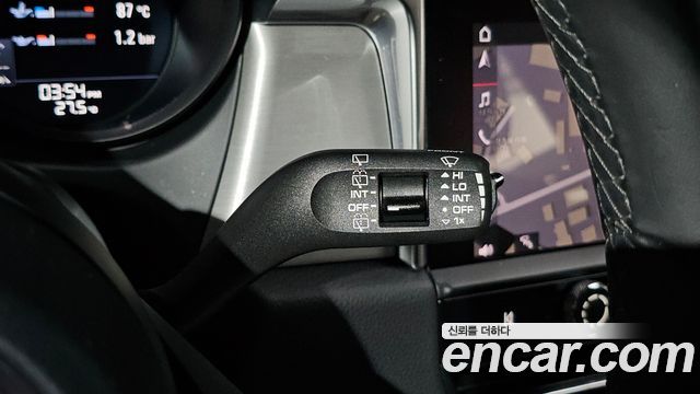 Porsche Macan 2022 — photo 29