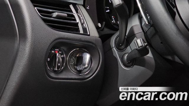 Porsche Macan 2022 — photo 30