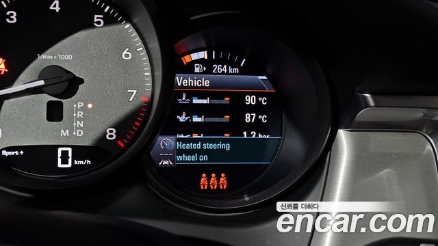 Porsche Macan 2022 — photo 31
