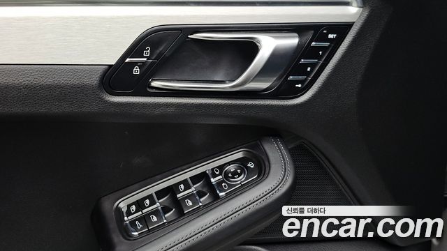 Porsche Macan 2022 — photo 34