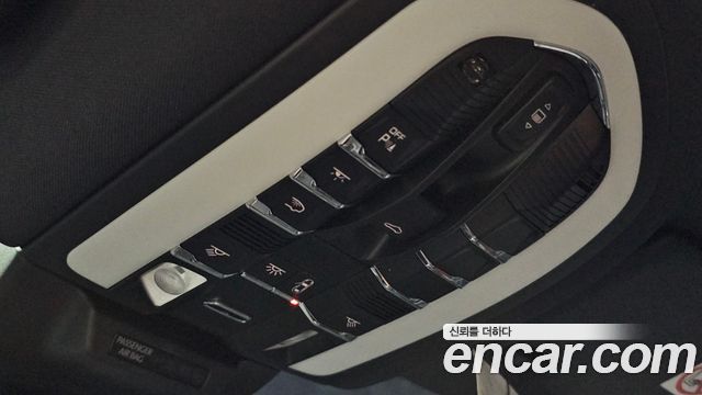 Porsche Macan 2022 — photo 35