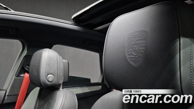 Porsche Macan 2022 — photo 37
