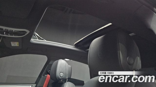 Porsche Macan 2022 — photo 39